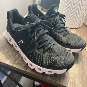 Black OnCloud Swifts